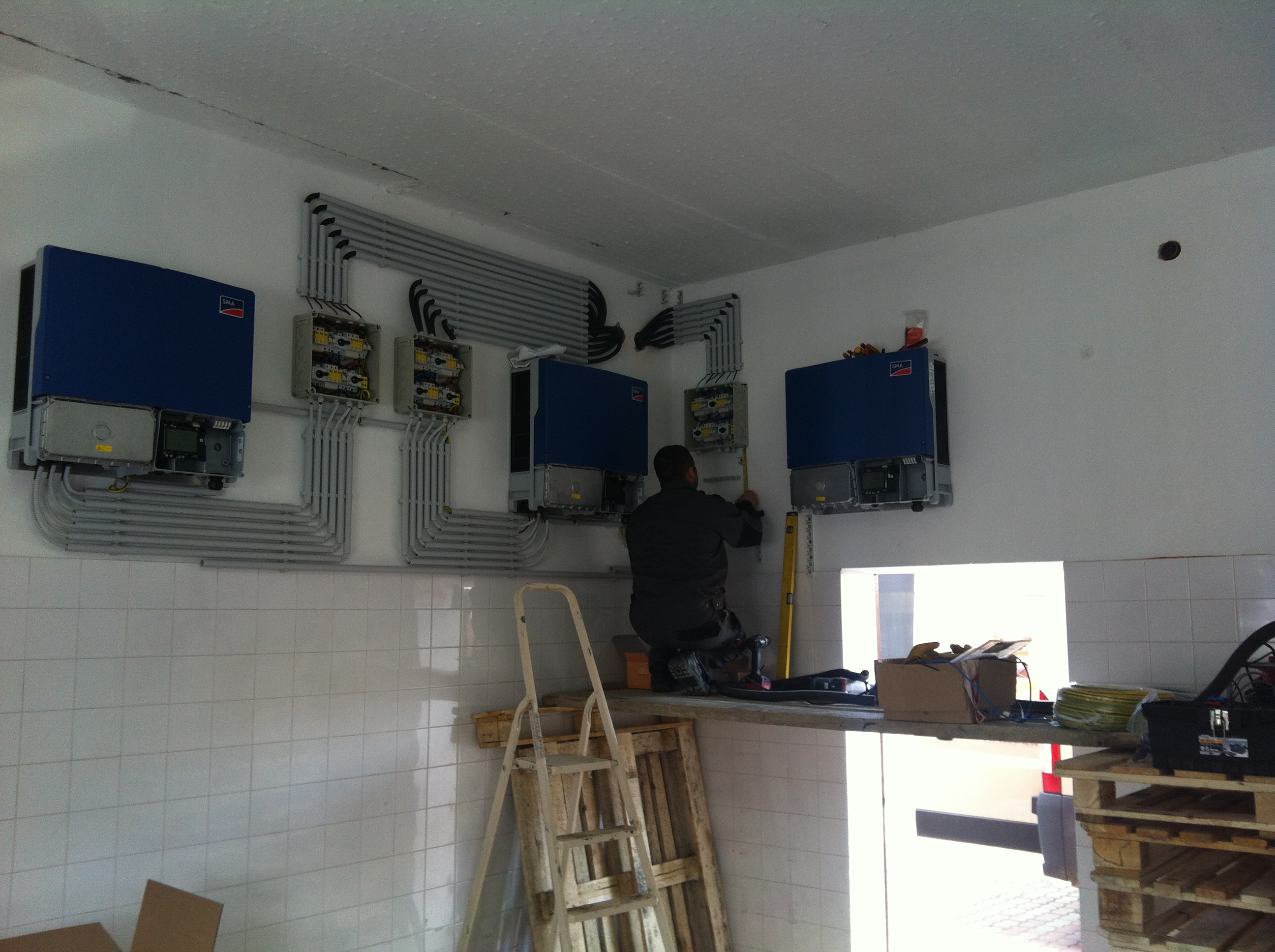 Instalacija 49kW On-Grid solarnog sistema JAKAB D.O.O., 2013 godine Instalacija 49kW On-Grid solarnog sistema JAKAB D.O.O., 2013 godine