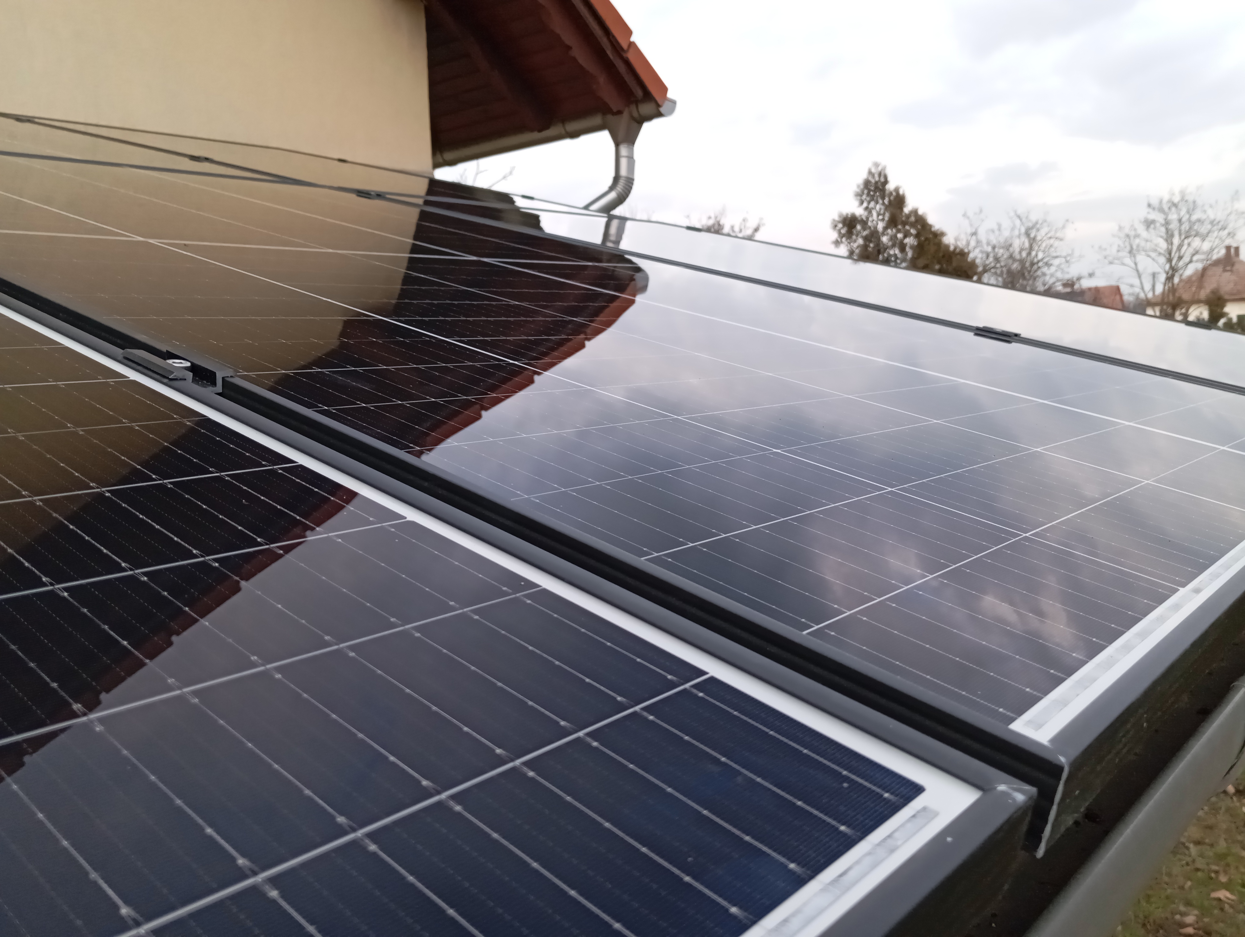 Instalacija 10kW trofaznog On-Grid solarnog sistema 2024 godine Instalacija 10kW trofaznog On-Grid solarnog sistema 2024 godine